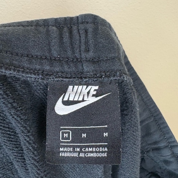 Nike Women’s Black Sweatpants size medium - Picture 4 of 4